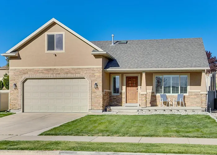 Hike, Golf & Ski: Family Home In South Jordan