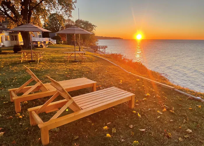 Springtime On The Lake Erie - 180 Degree Views And Game Arcade