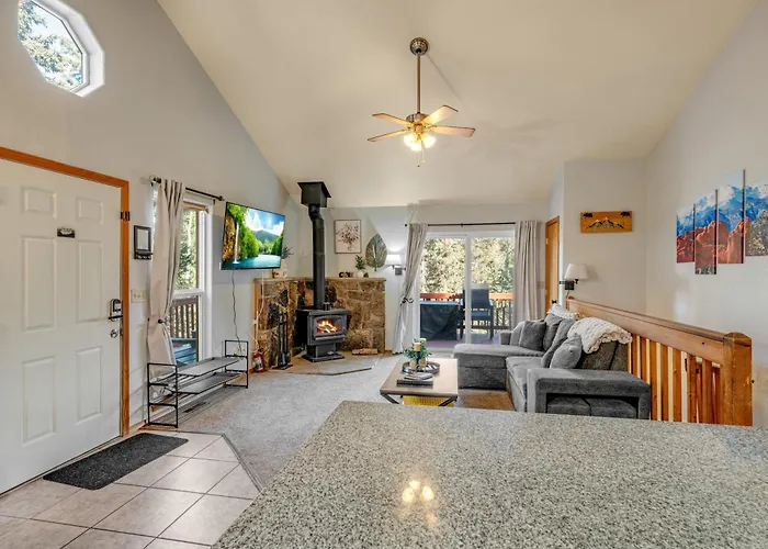 Deer-Friendly Cabin With Mountain Views And Fire Pit