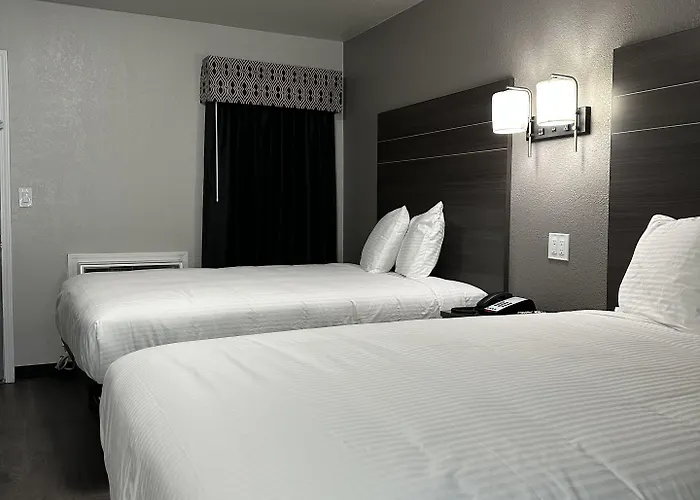 Sleepy Traveler Motel