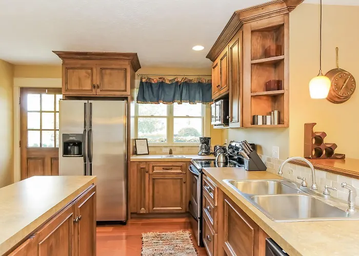 Nightingale Apt With Hot Tub Walk To Saugatuck