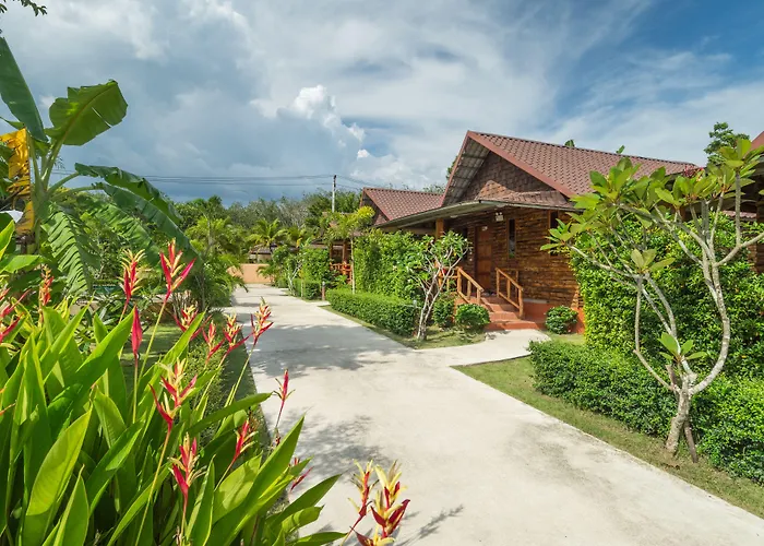 Pinthong Aonang Villa