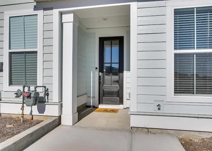 Dock Access: Family-Friendly Lake Greenwood Gem!