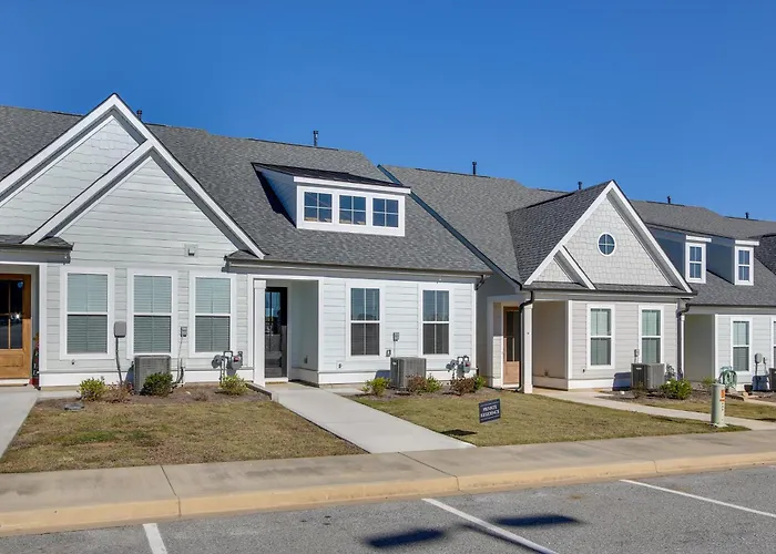 Dock Access: Family-Friendly Lake Greenwood Gem!