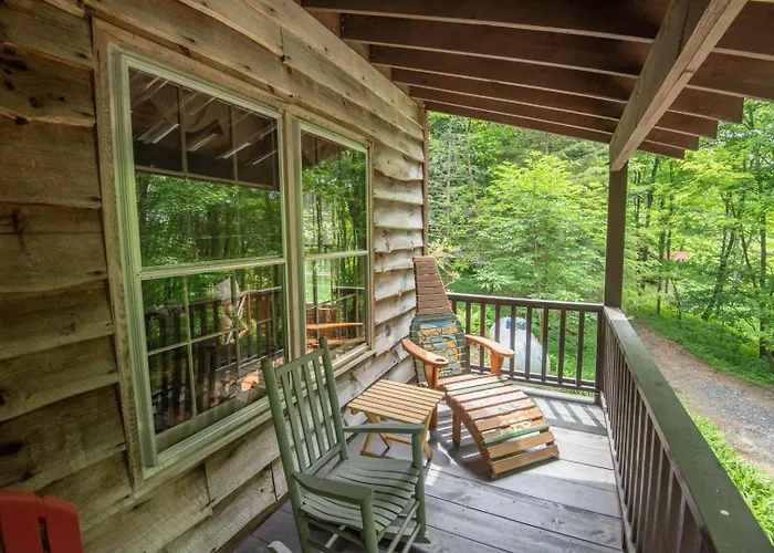 Secluded & Charming 3 Bed Cabin, Dogs Ok, 20 Mins To W Jefferson