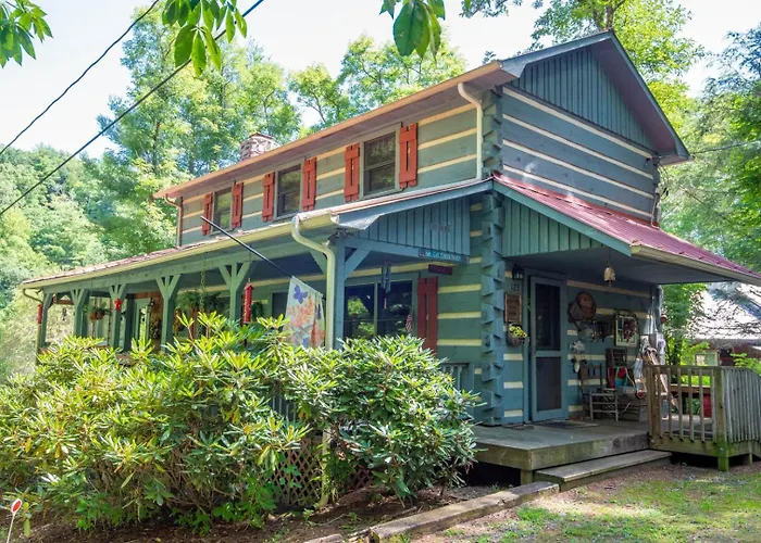 New River Access, Sleeps 9, Fire Pit, Dogs Welcome