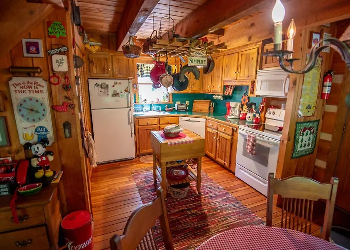 New River Access, Sleeps 9, Fire Pit, Dogs Welcome