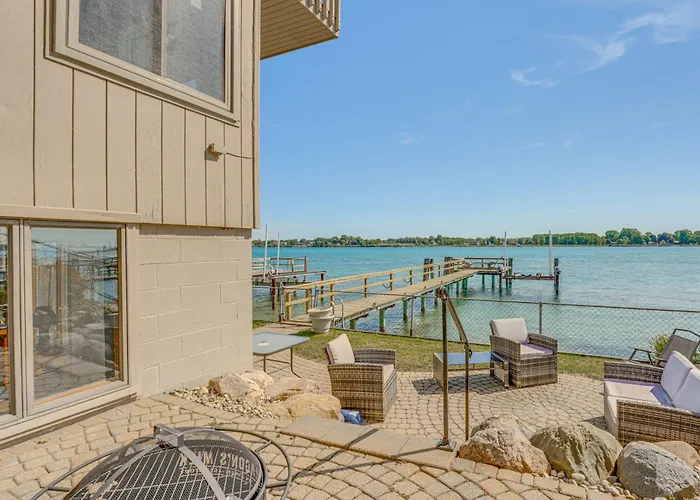 Spacious Riverfront Home W/ Dock In St Clair!