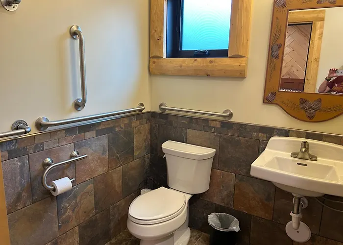 Cedar Studio At Pine Cone Lodge