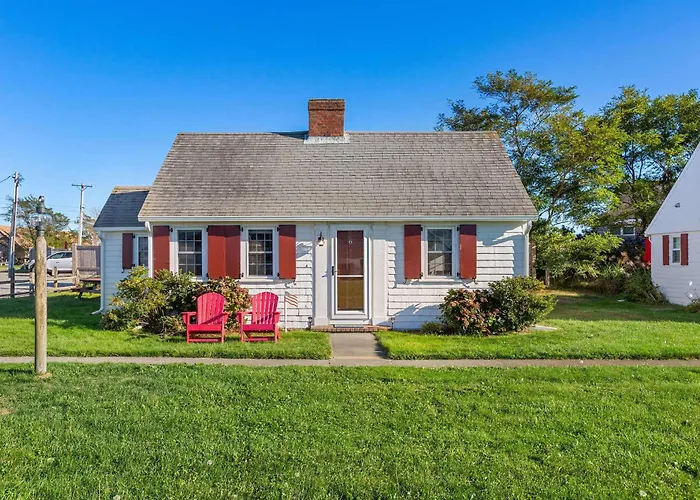 Bright North Truro Cottage #6 By The Bay