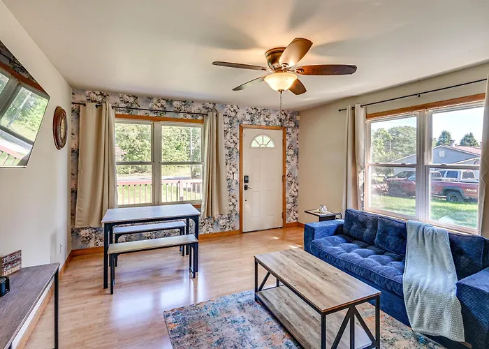 4 Mi To Lake Michigan: Updated Benton Harbor Home!