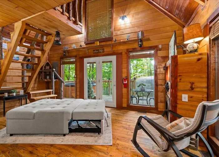 Hot Tub & Wifi - Romantic Hideaway