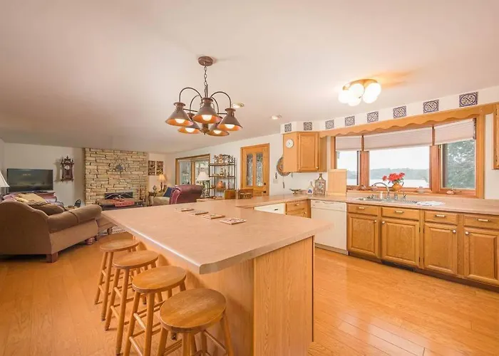 Lake House Family Vacation - Sleeps 12 Dock Kayaks Paddle Boards