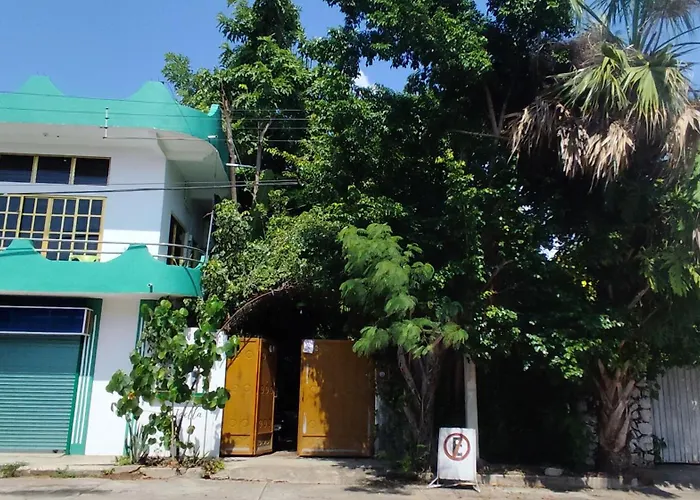 Jungle Palace Hostal Santaella