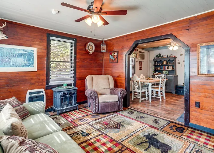 Hunters/Floaters Welcome! Creekside Missouri Cabin