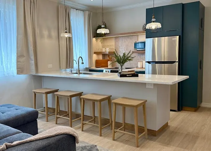 Brand New Boutique Home 6 Bedroom Sleeps 20 Savannah