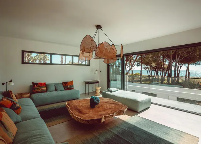 Elegant Architect-Designed Home In Upper Corsica