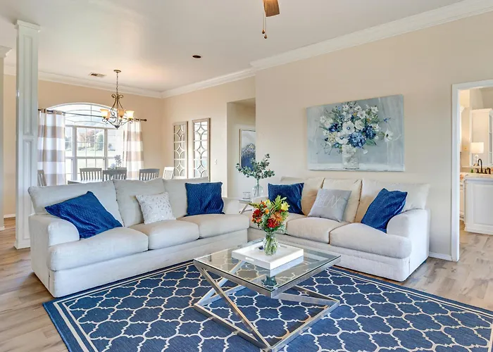 < 1 Mi To Oak Tree National: Cozy Getaway!
