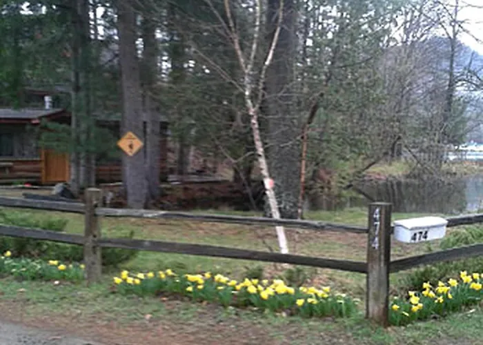 All Season Romantic One-Room Cabin On Moody Pond, In Upstate New York