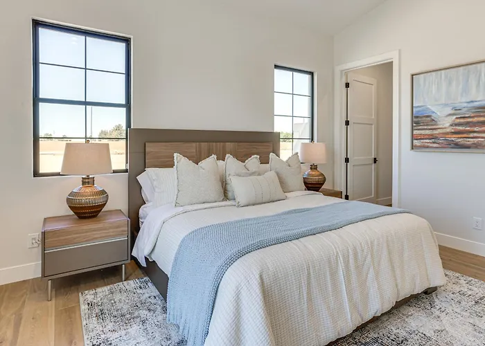 Upscale Oasis! Luxe Chandler Gem W/ Patio
