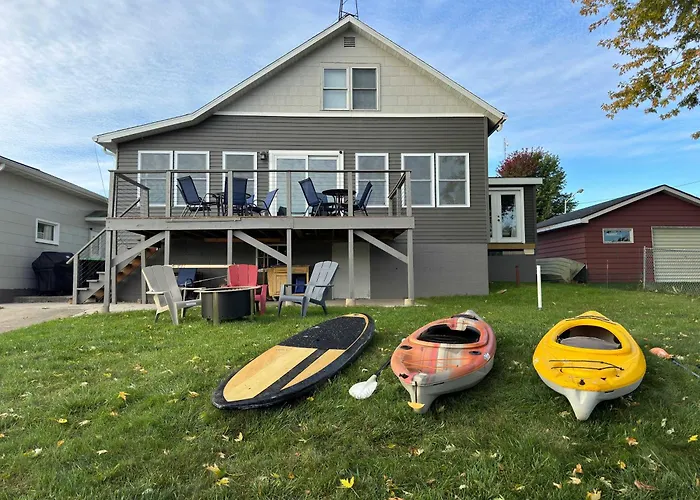 Wolf River Multi-Family Retreat - Sleeps 14 Pontoon Boat Paddle Boards Firepit