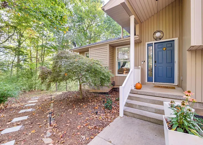 Forest-View Gem On Vaughn Creek < 1 Mi To Dtwn!