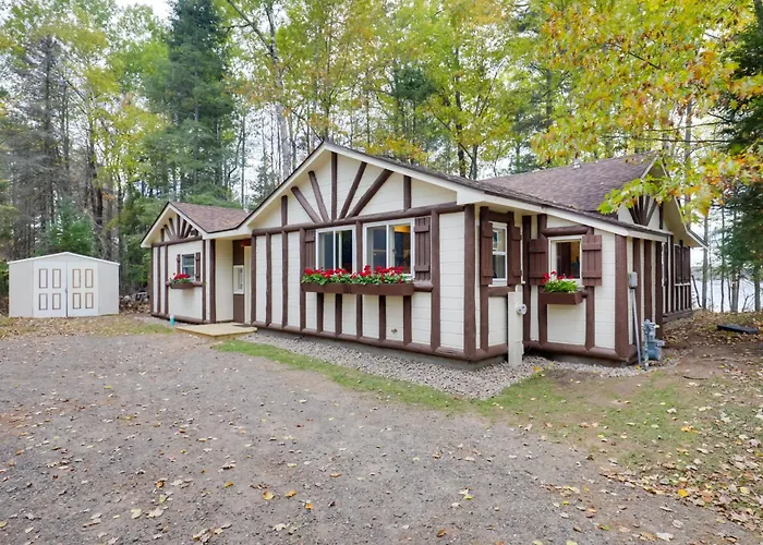 Peaceful Nature Escape On Little Portage Lake!