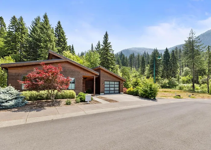 Mountain-View Retreat With Hot Tub & Waterfalls