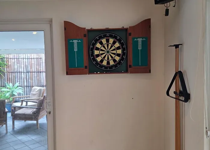 4 Bed House Next To Lake Richmond Close To Beach