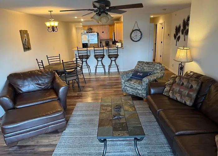 Lake Front And Calm Waters At Miramar 3Br 2Ba