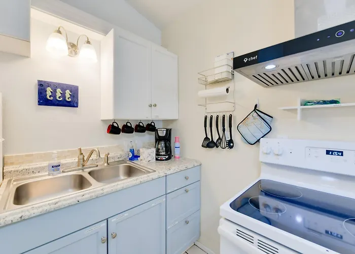 < 1 Mi To Nokomis Beach: Tranquil Couple'S Retreat