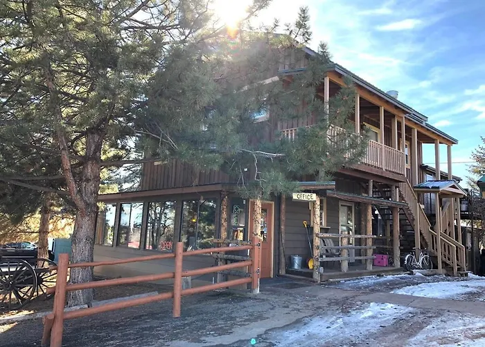 Two Story Cabin 2 Bedrooms With A Loft Sleeps 8 At The Cedaredge Lodge