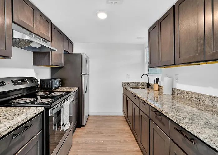 Bright, Spacious 2Bd 25Bt Townhome Interior