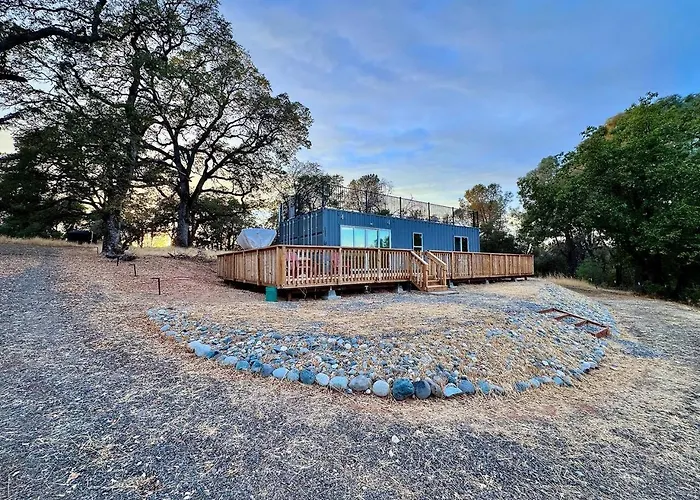 Unique Container, Home 20 Acres, Modern Stay