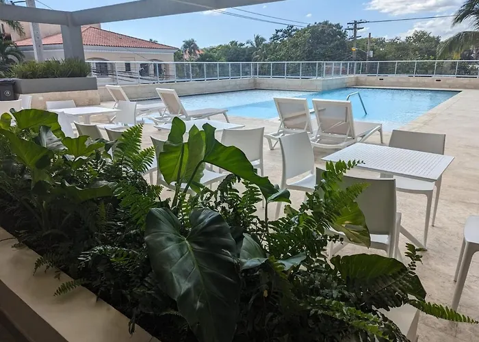 Apt In Luxurious Condominium Near The Beach