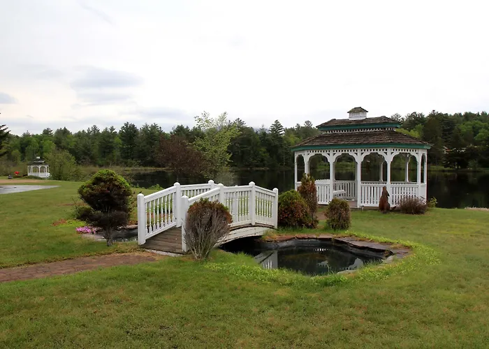 Sara Placid Inn & Suites