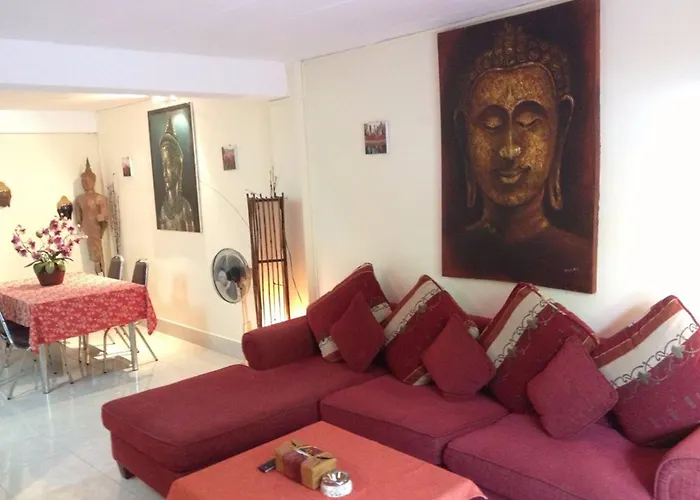 Fong Kaew And Baan Nang Fa Guesthouse