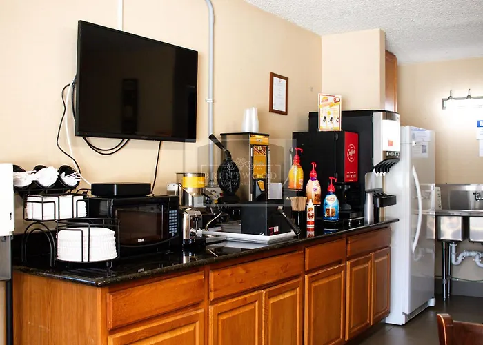 Brentwood Inn & Suites - Lynchburg