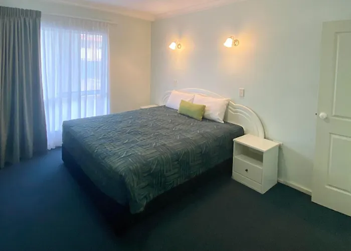 Runaway Bay Motor Inn