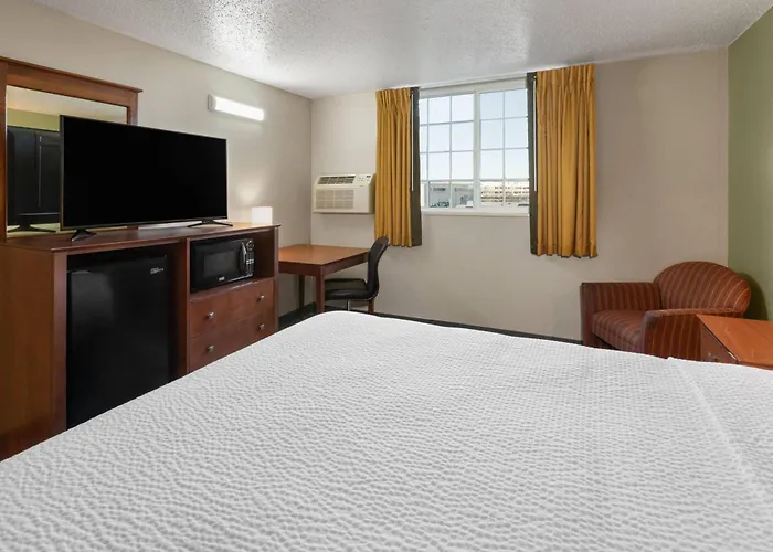 Super 8 By Wyndham Winona Mn
