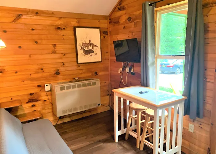 Pine Crest Motel & Cabins