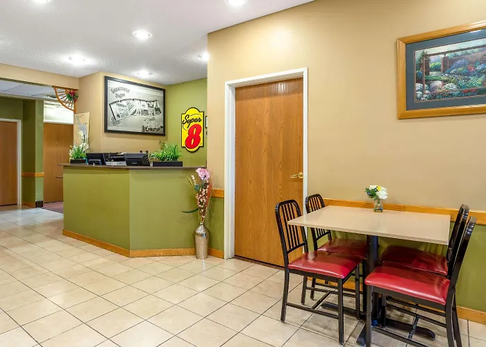 Super 8 By Wyndham Goshen