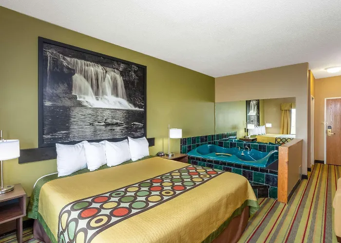 Super 8 By Wyndham Goshen