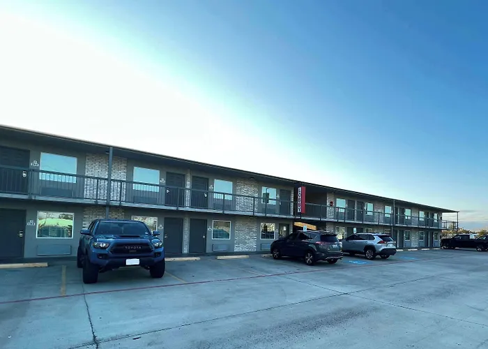 Super 8 By Wyndham Sulphur South