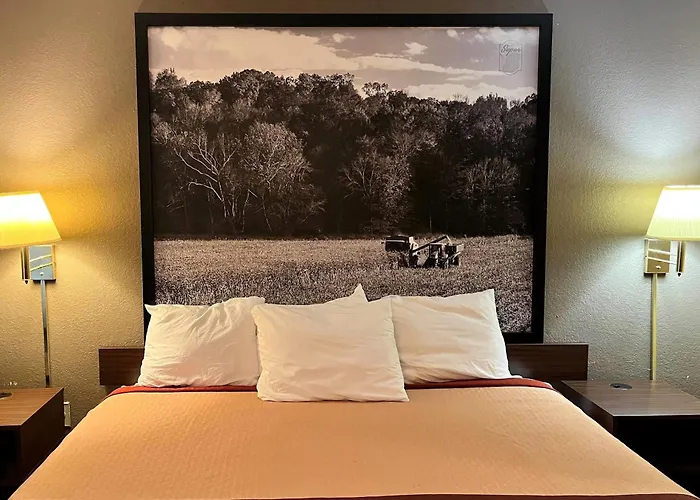 Super 8 By Wyndham Evansville North