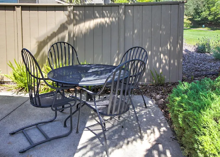 Peaceful Getaway On Silverado Golf Course W/ Patio