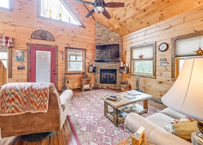 Cozy Couples Getaway W/ Hot Tub: 'Fox Ridge Cabin'