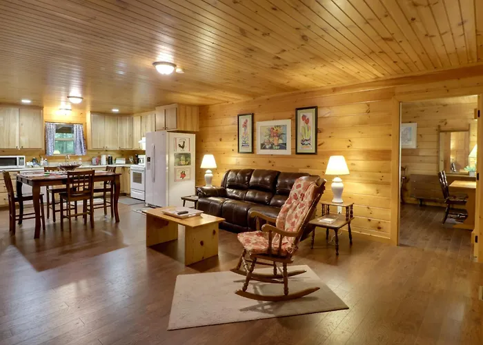 Serene & Secluded Alabama Cabin W/ Covered Deck!