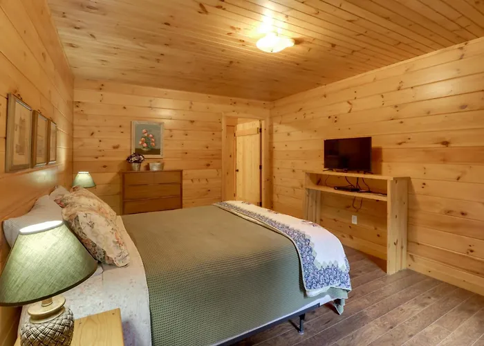 Serene & Secluded Alabama Cabin W/ Covered Deck!