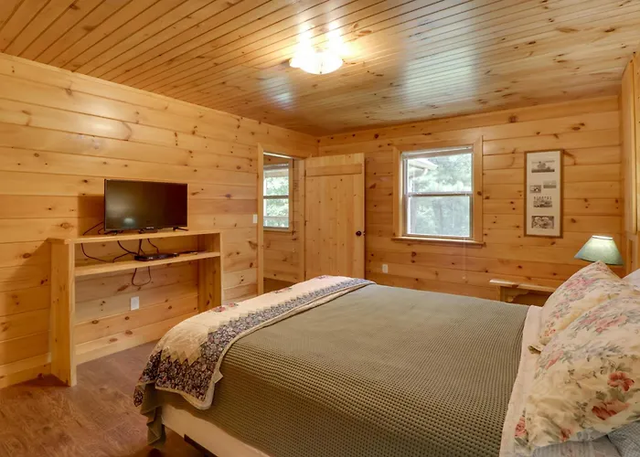 Serene & Secluded Alabama Cabin W/ Covered Deck!